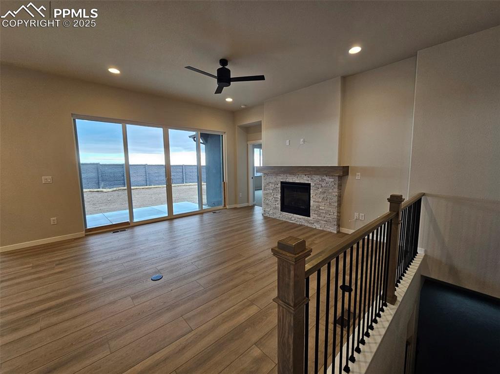 Image 6 of 24: Living Room