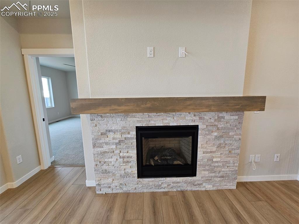 Image 7 of 24: Living Room