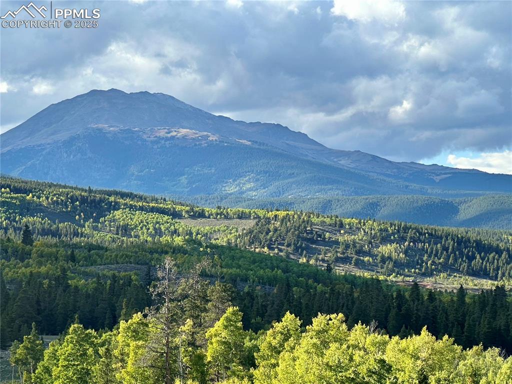 Image 18 of 20: Endless hiking.