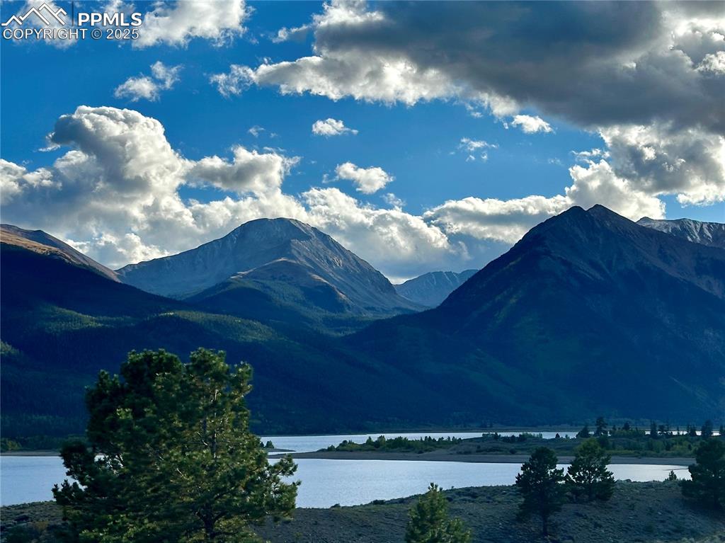 Image 19 of 20: Nestled next to Twin Lakes
