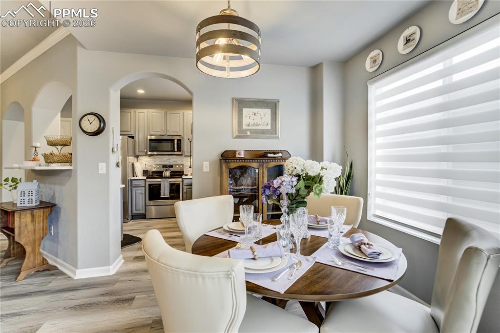 Image 10 of 33: Dining Area