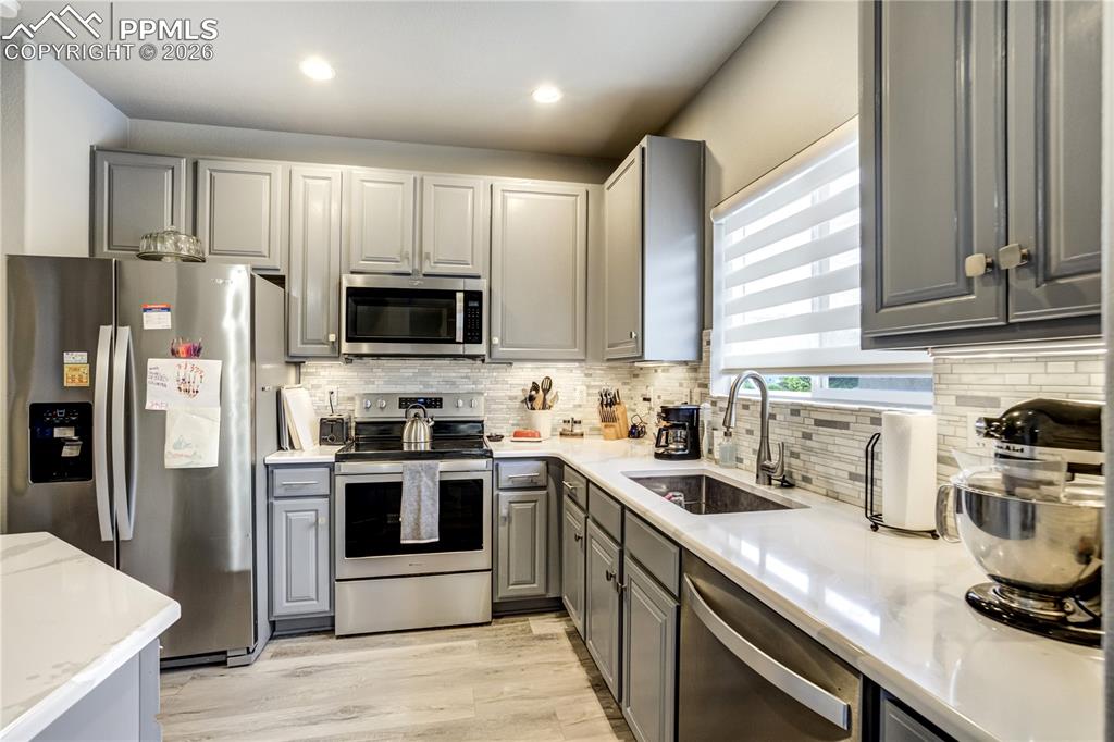 Image 12 of 33: Kitchen