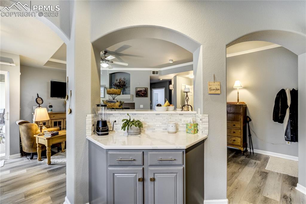 Image 14 of 33: Kitchen