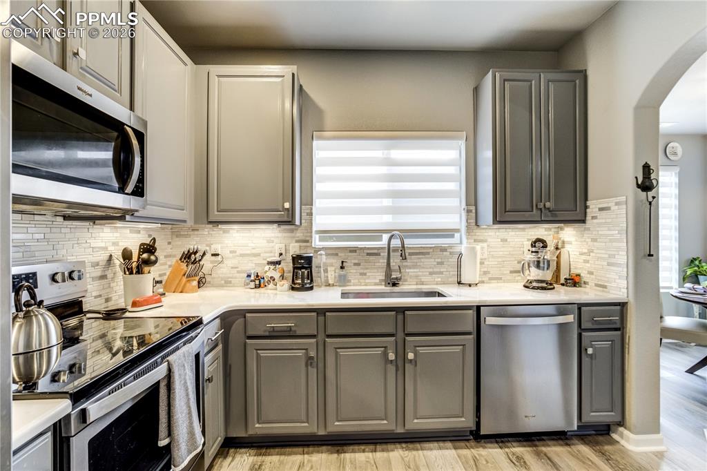 Image 16 of 33: Kitchen