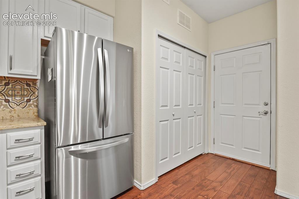 Image 13 of 30: Kitchen
