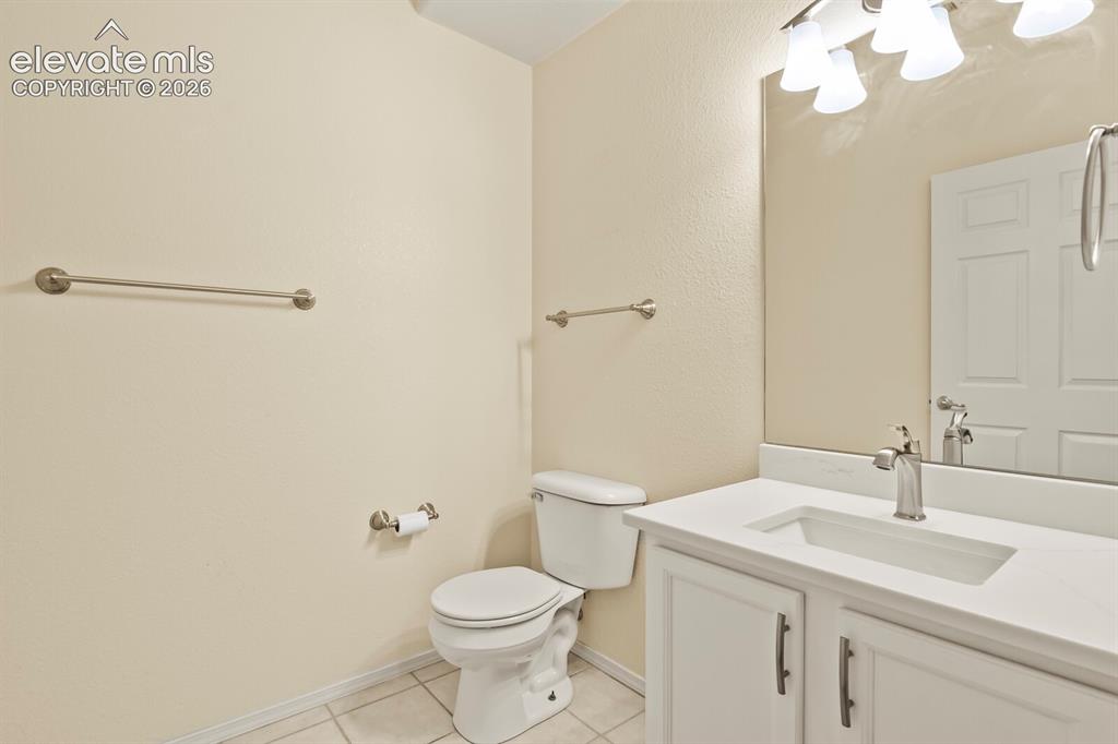 Image 16 of 30: Bathroom