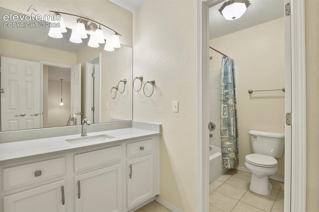 Image 24 of 30: Bathroom
