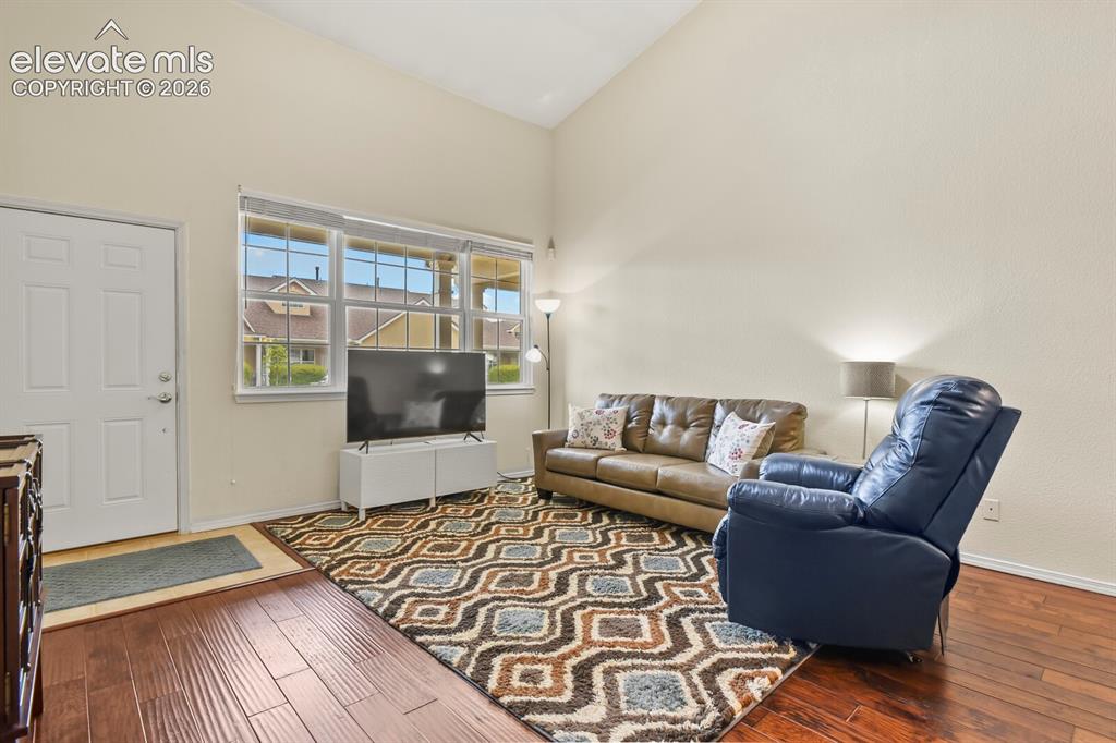 Image 5 of 30: Living Room
