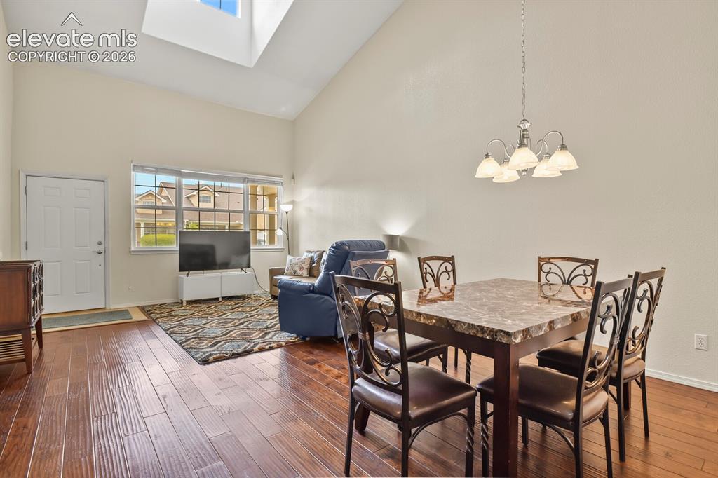 Image 8 of 30: Dining Area