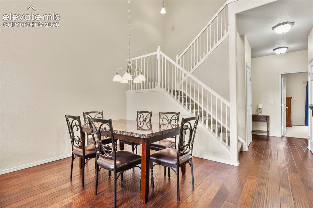 Image 9 of 30: Dining Area