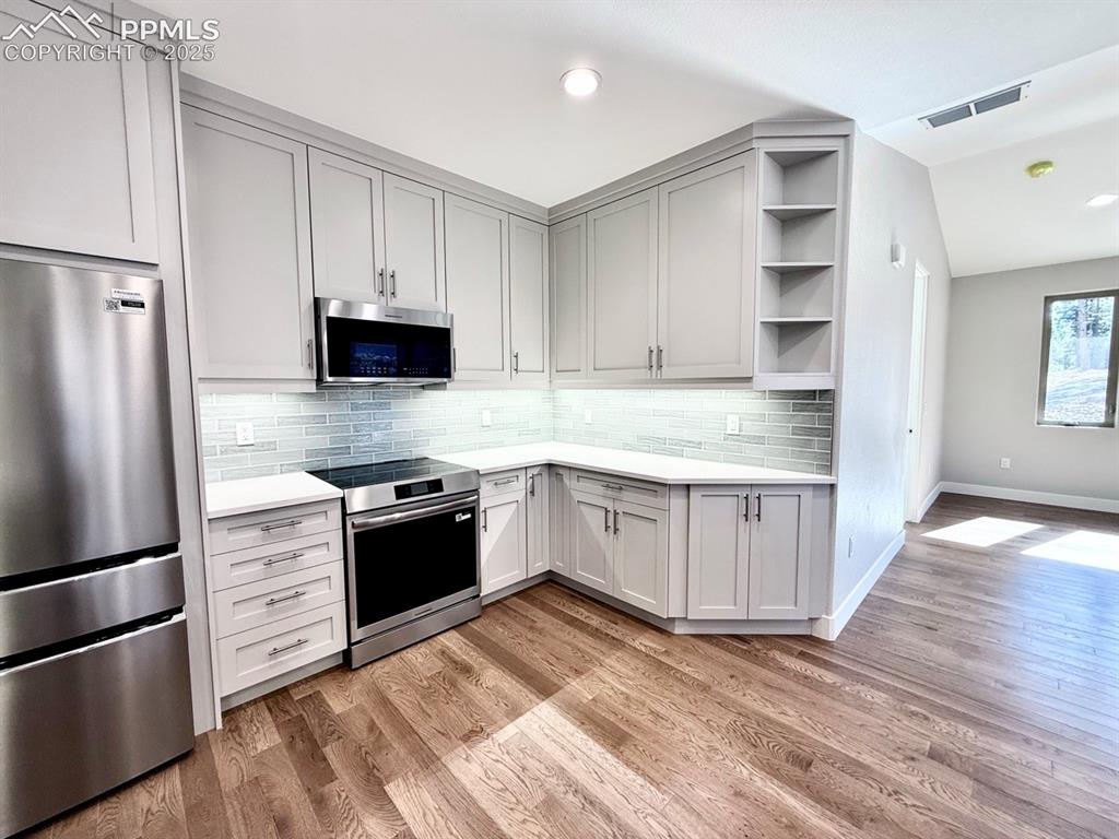 Image 11 of 29: Full-sized Gourmet Kitchen with Quartz Countertops, Upper Cabinets to the C