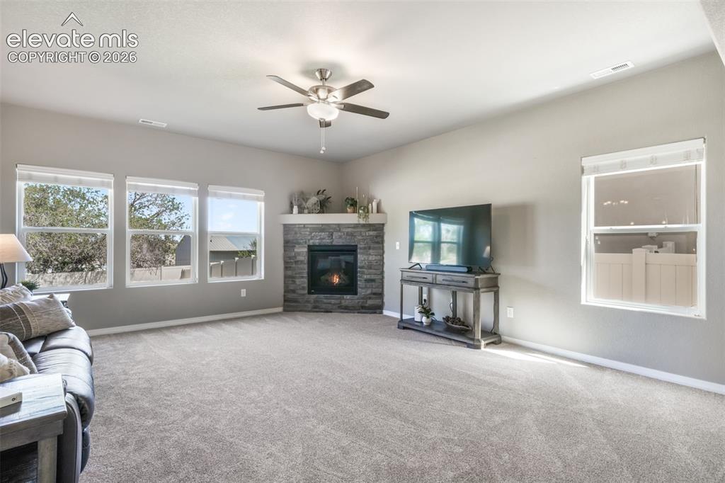 Image 18 of 50: Living Room