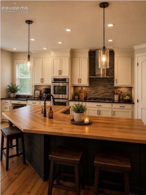 Image 12 of 21: Kitchen