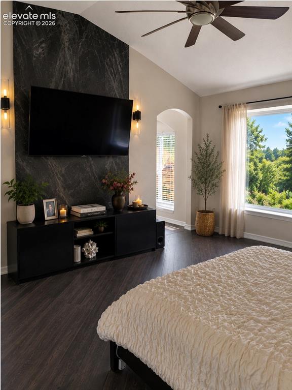Image 15 of 21: Bedroom