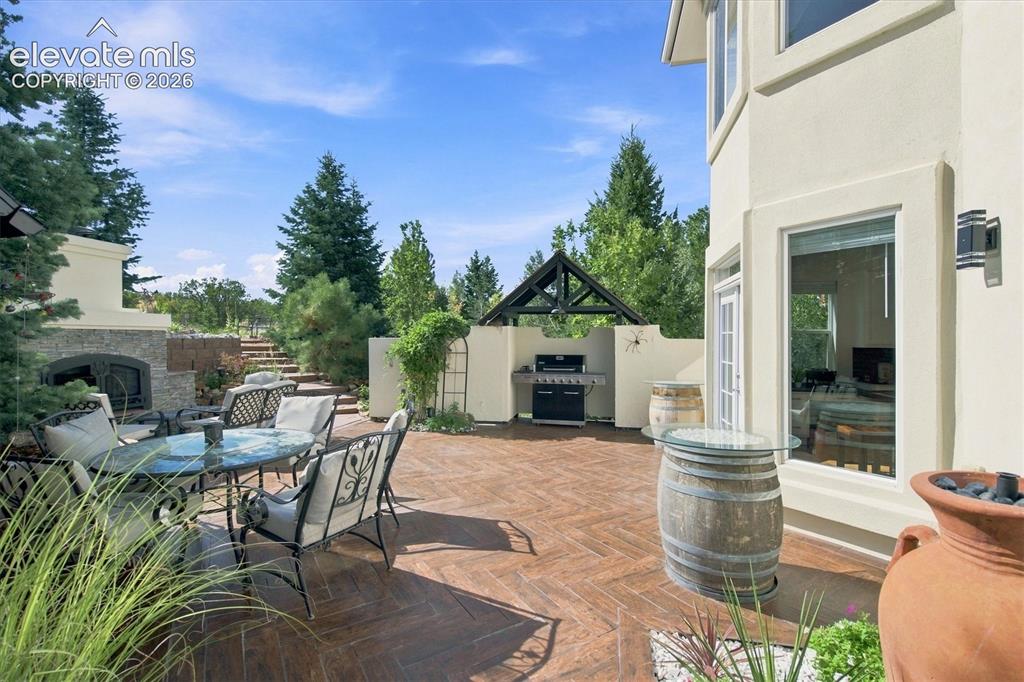 Image 16 of 48: Custom 1000 sq