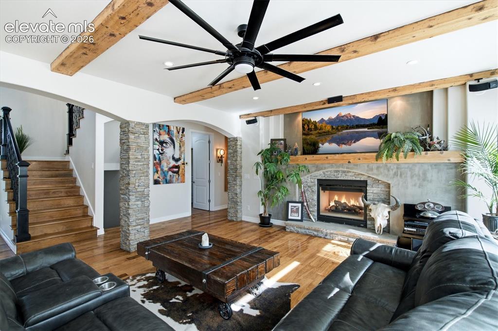 Image 40 of 48: Living Room