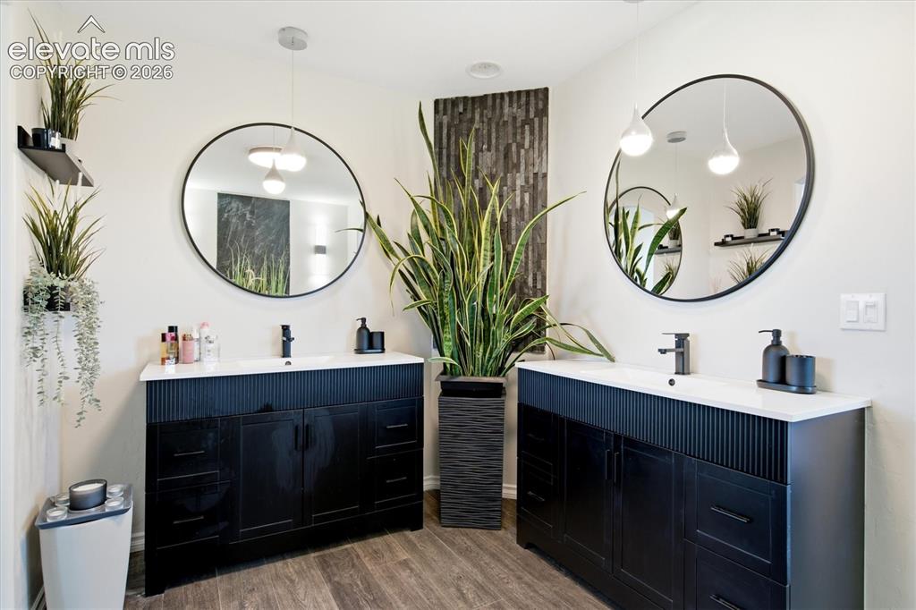 Image 46 of 48: Bathroom