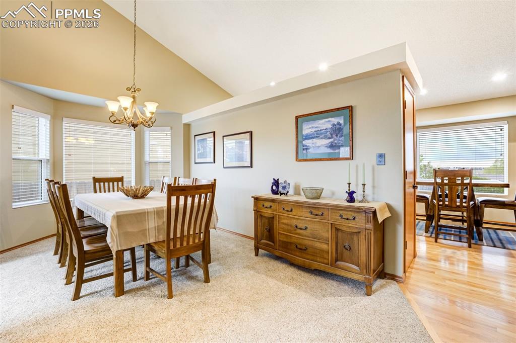 Image 11 of 50: Dining Area