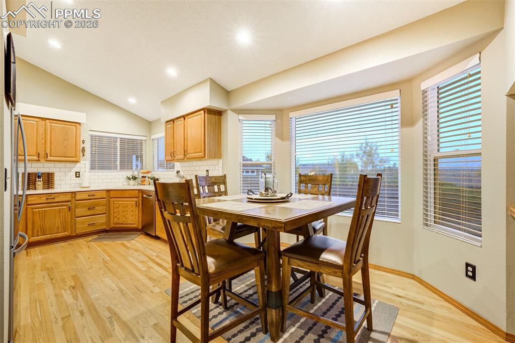Image 15 of 50: Dining Area
