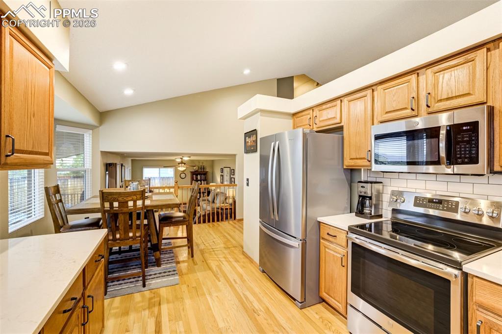 Image 19 of 50: Kitchen