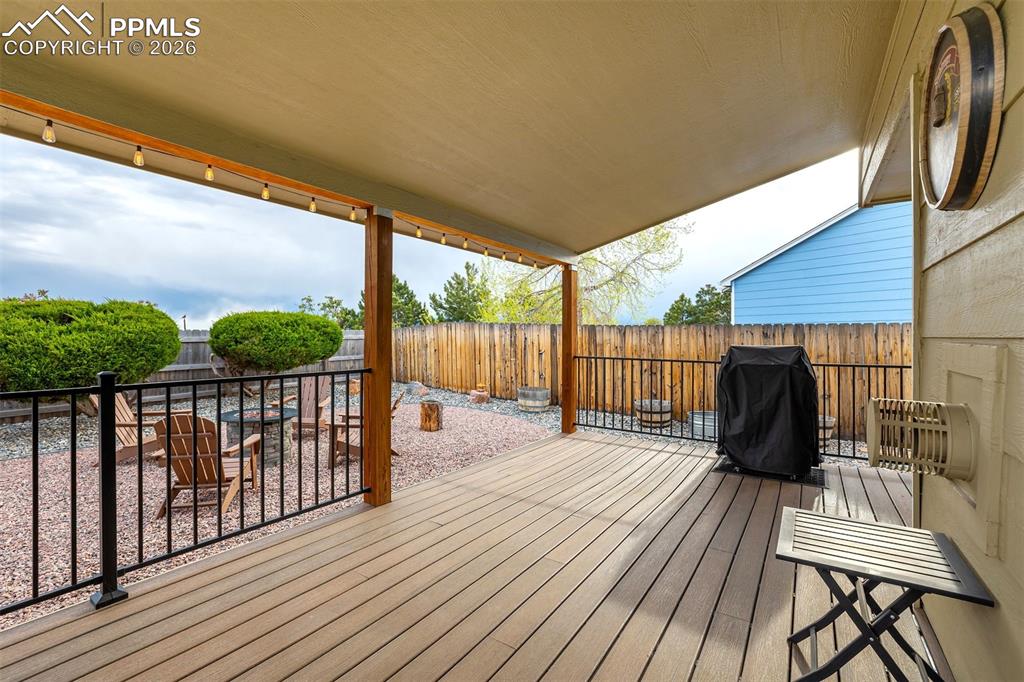 Image 46 of 50: Deck