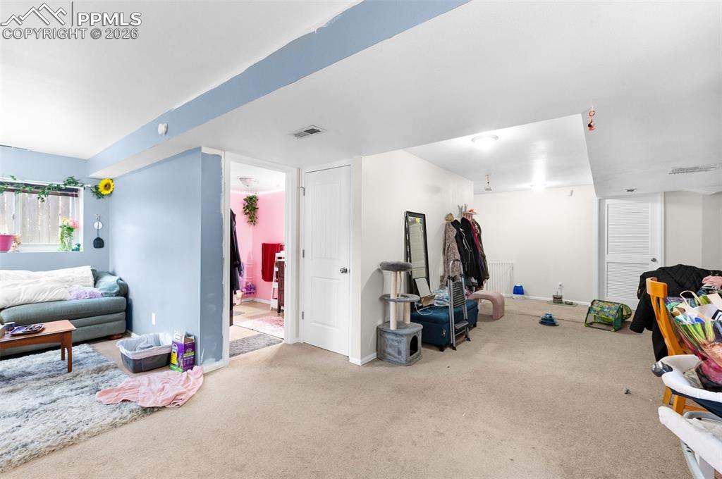 Image 13 of 15: Bedroom