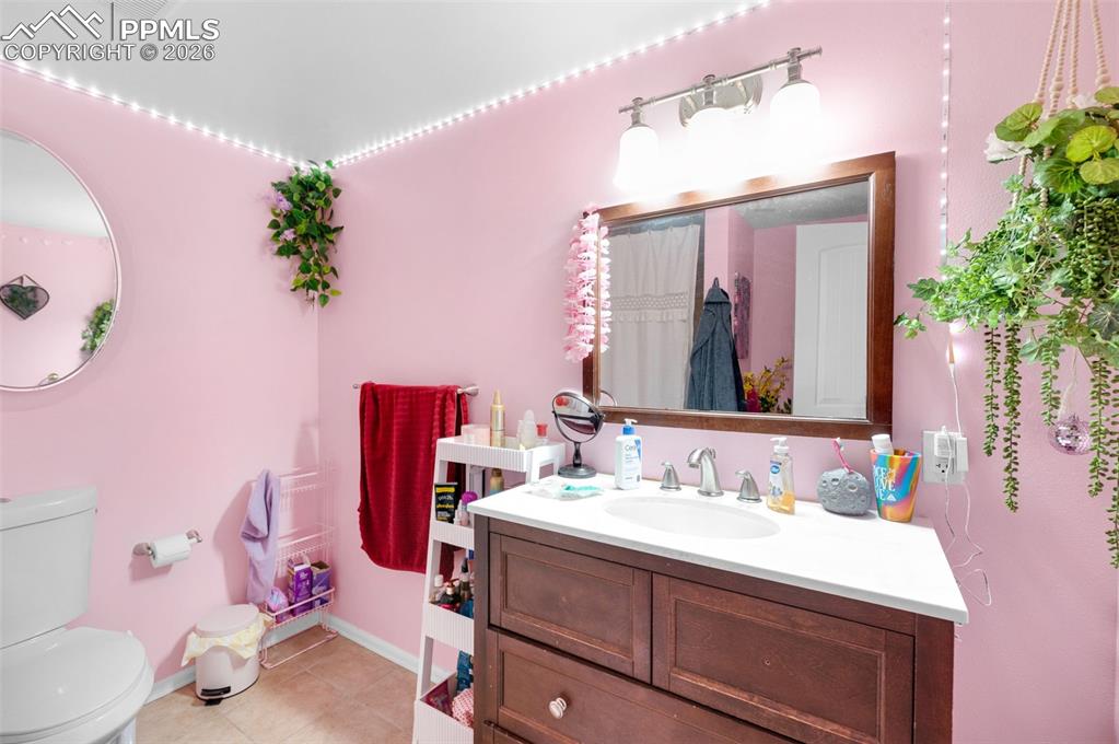 Image 14 of 15: Bathroom