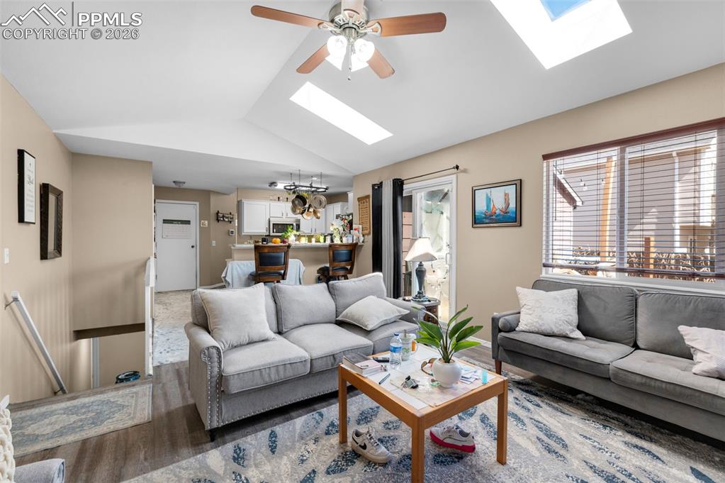 Image 9 of 15: Dining Area