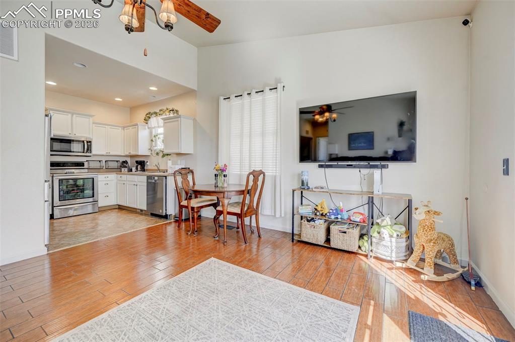 Image 11 of 22: Living Room