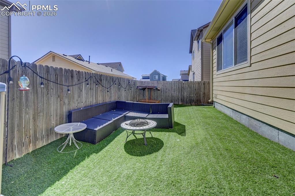 Image 18 of 22: Yard