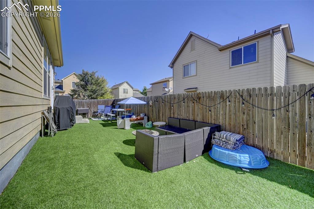 Image 19 of 22: Yard