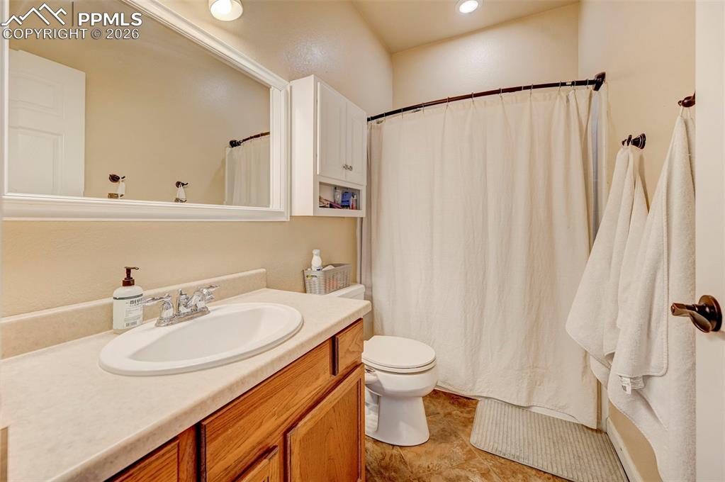 Image 5 of 22: Bathroom