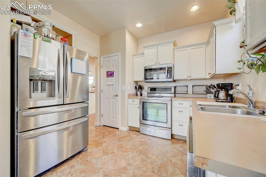 Image 7 of 22: Kitchen