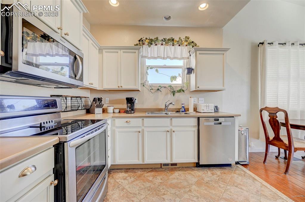 Image 8 of 22: Kitchen