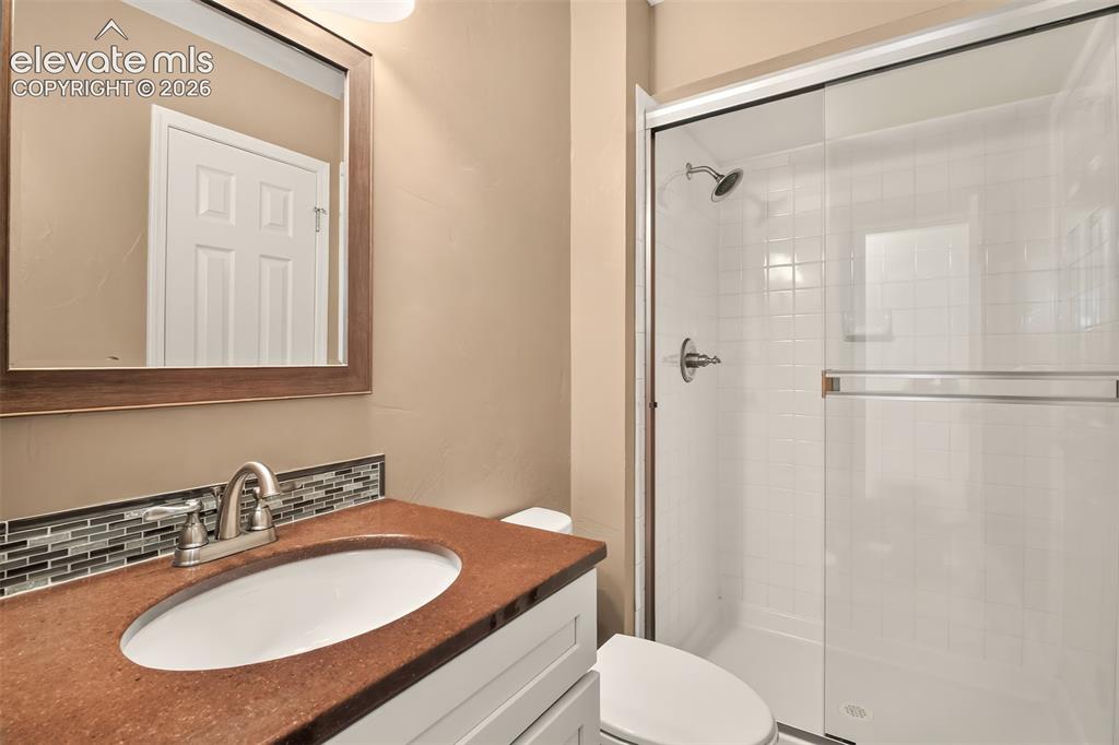 Image 22 of 42: Main level bath