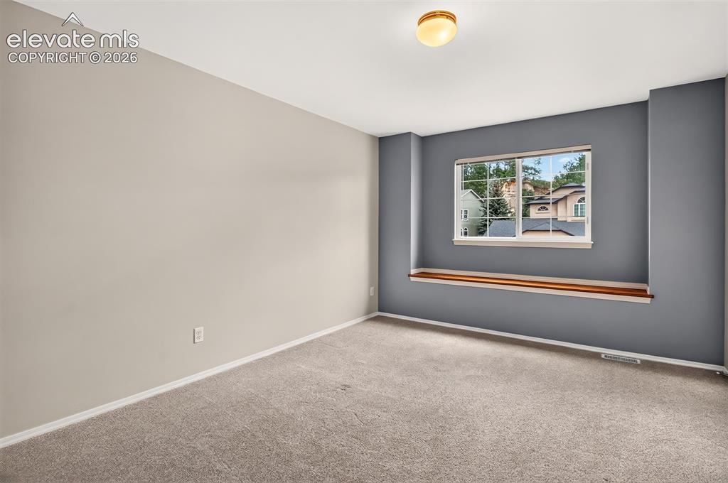 Image 33 of 42: Guest Bedroom
