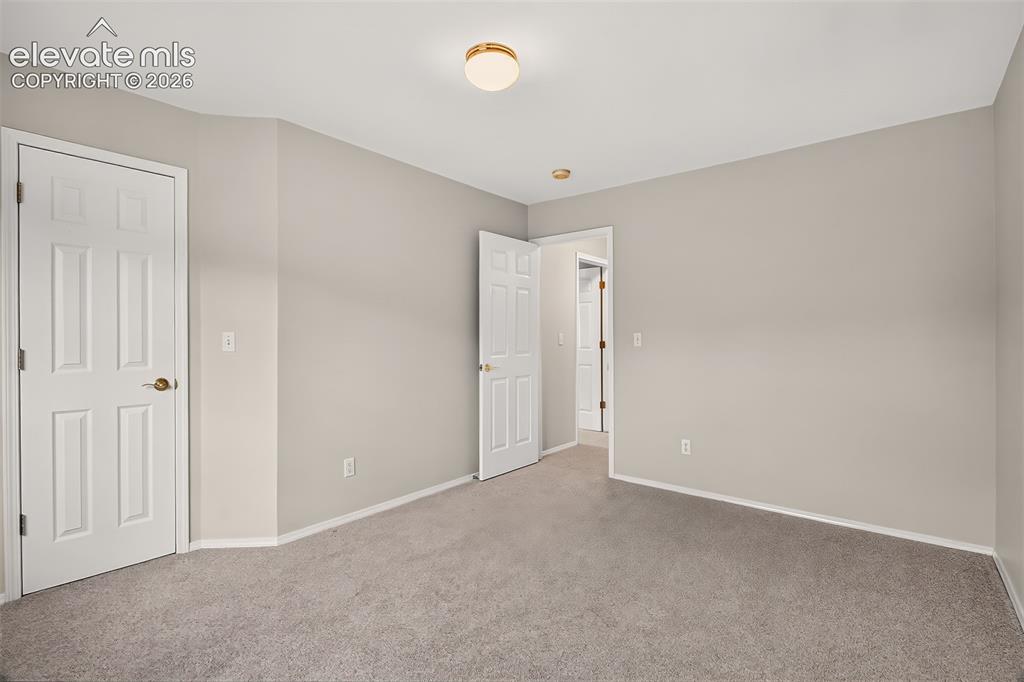 Image 35 of 42: Guest bedroom.