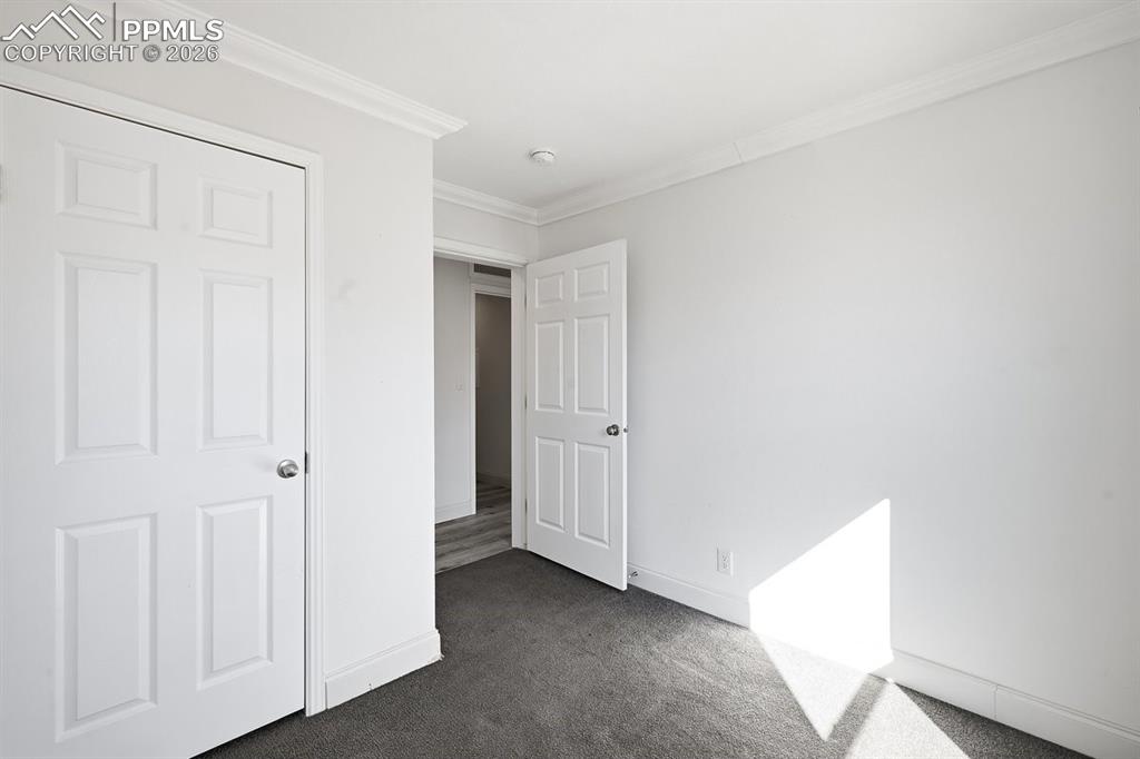 Image 14 of 25: Bedroom