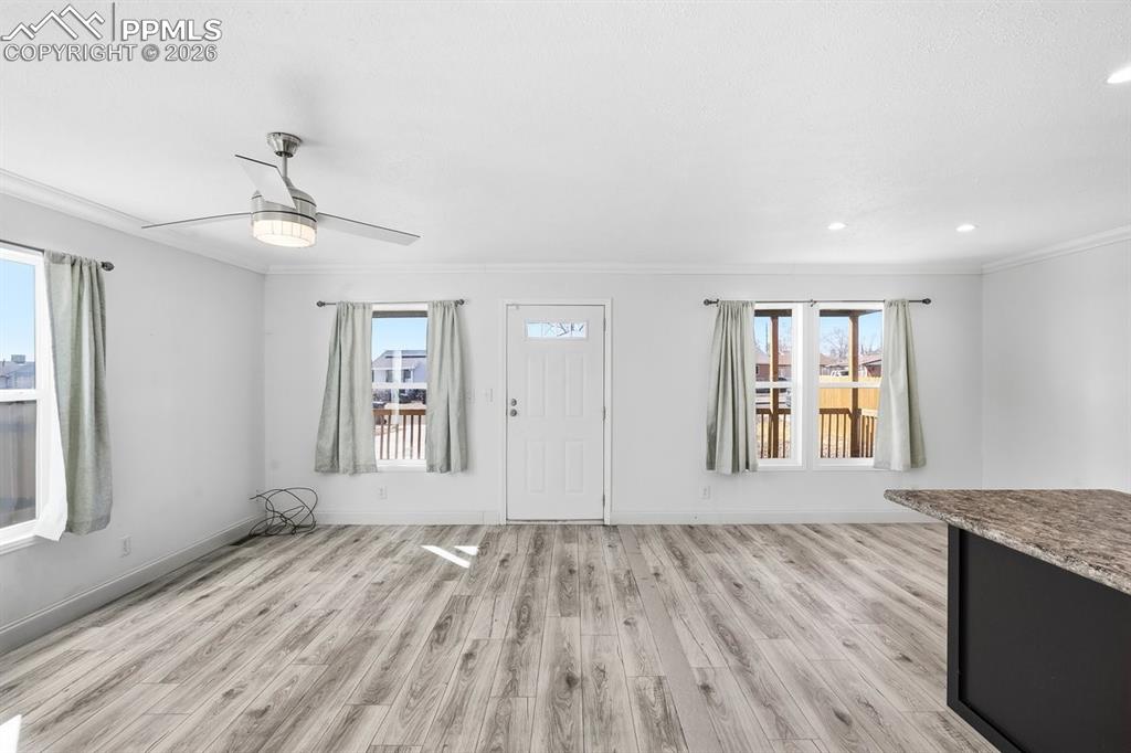 Image 7 of 25: Living Room