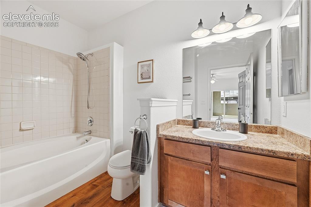 Image 16 of 22: Bathroom