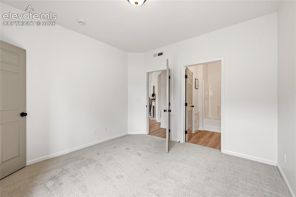 Image 19 of 22: Bedroom