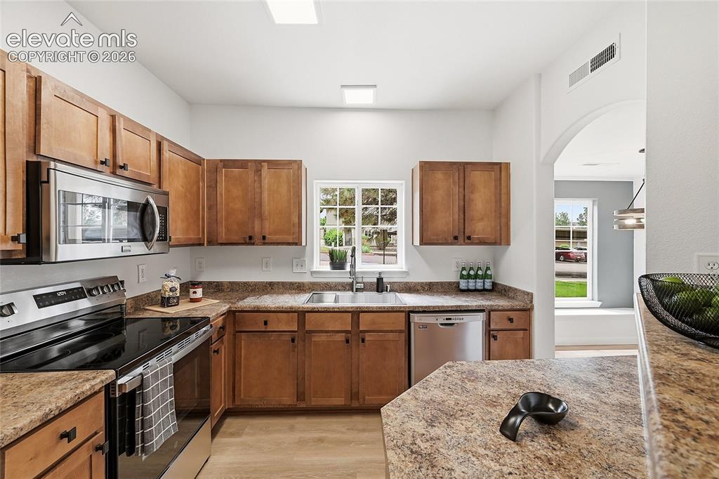 Image 2 of 22: Kitchen