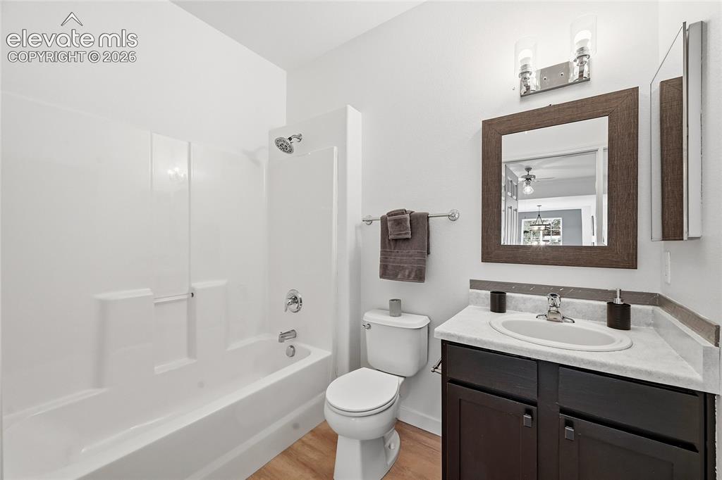 Image 20 of 22: Bathroom