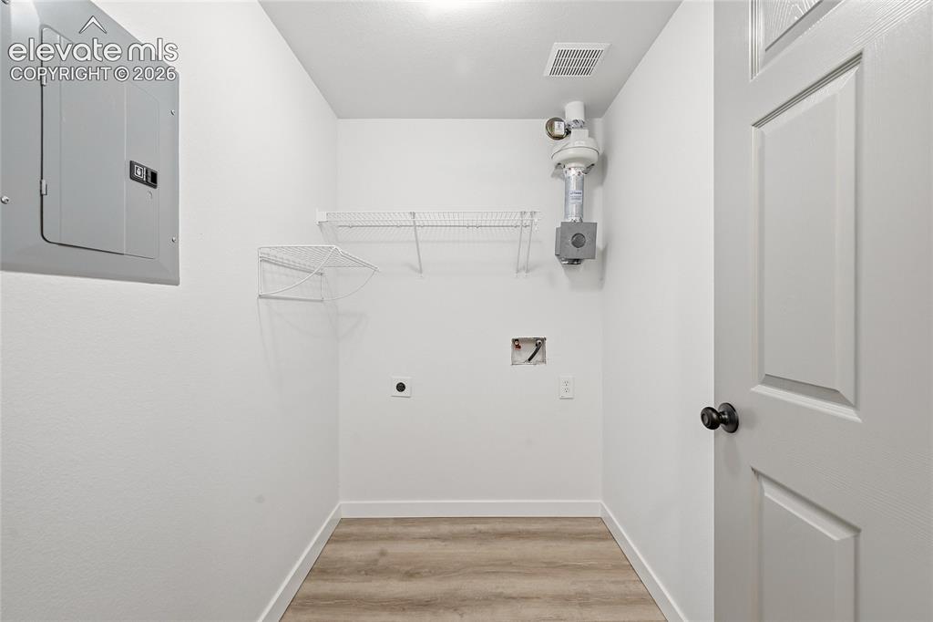 Image 21 of 22: Laundry