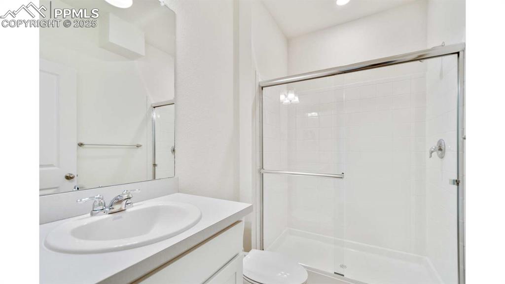 Image 12 of 23: Bathroom