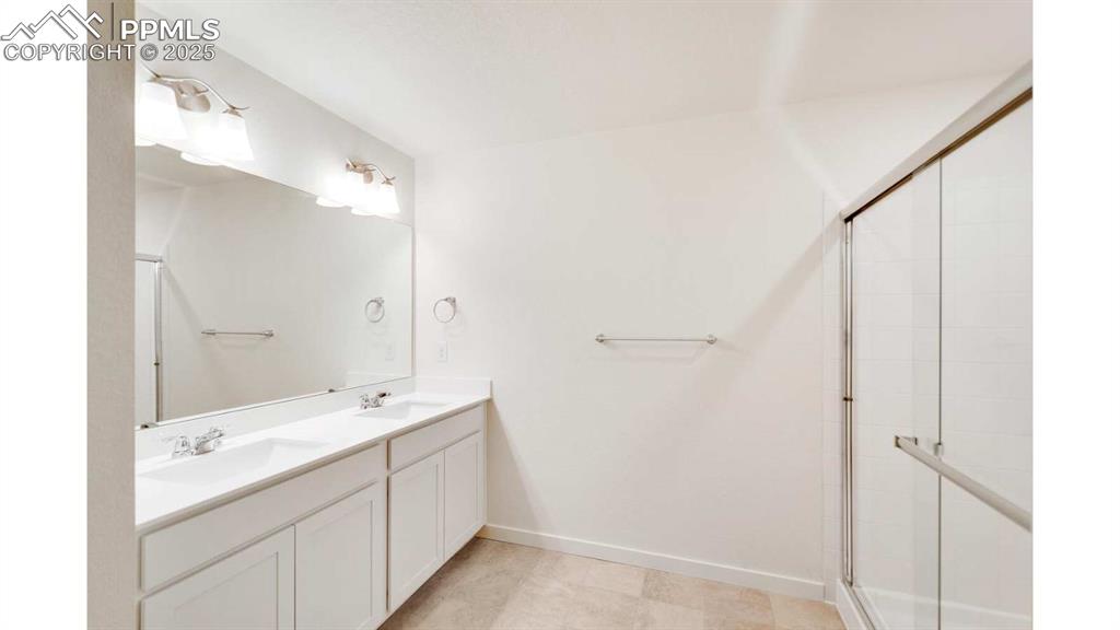 Image 17 of 23: Bathroom