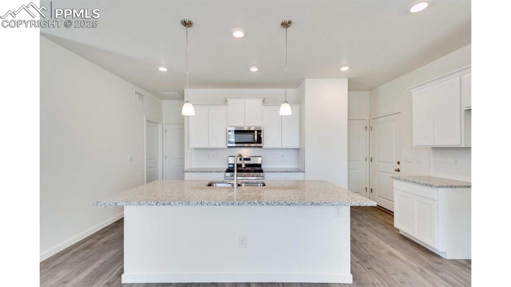 Image 8 of 23: Kitchen