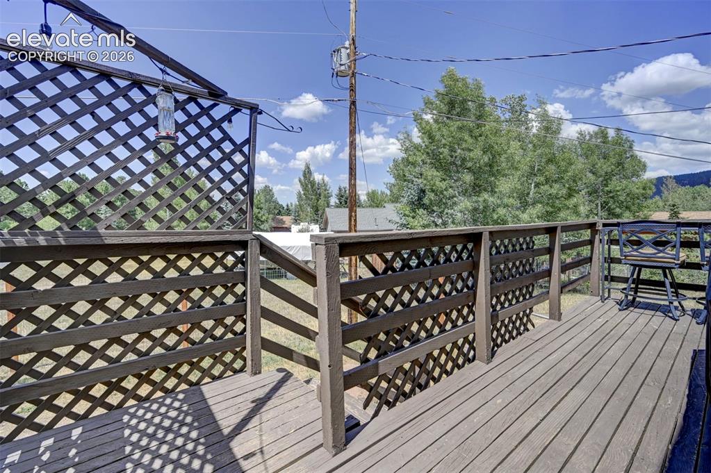 Image 32 of 47: Deck