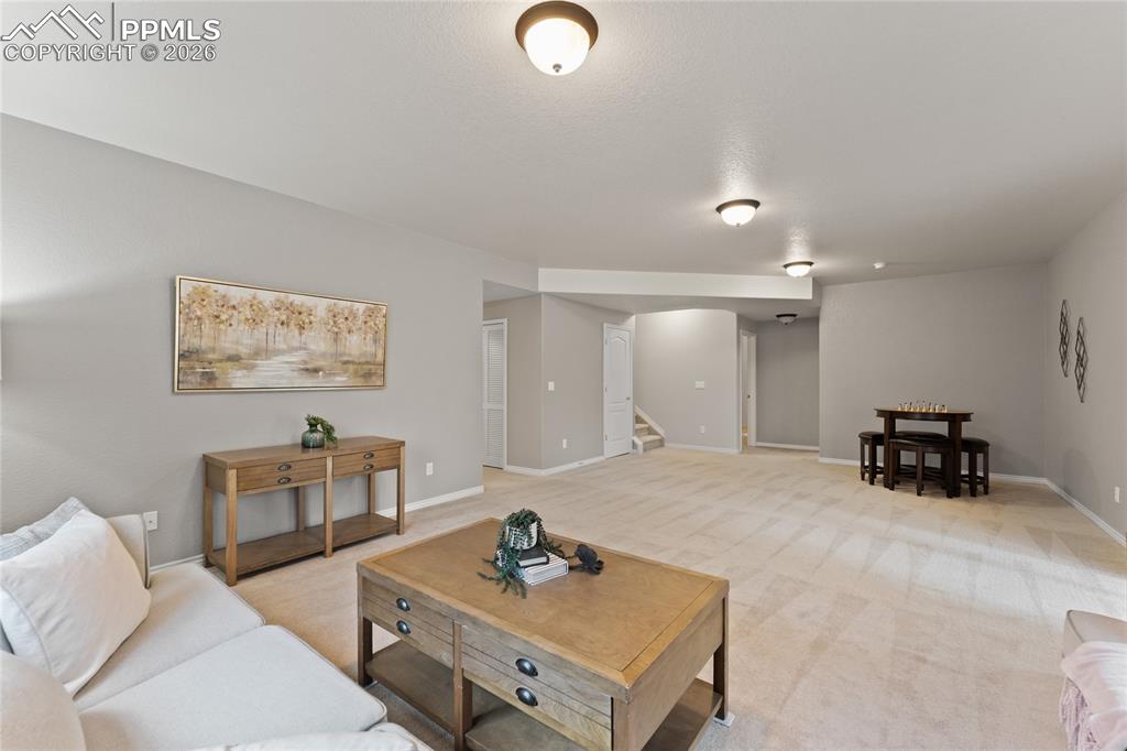 Image 33 of 50: Living Room