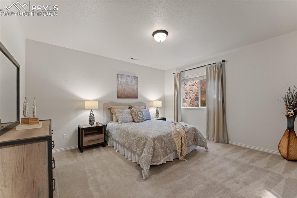 Image 35 of 50: Bedroom